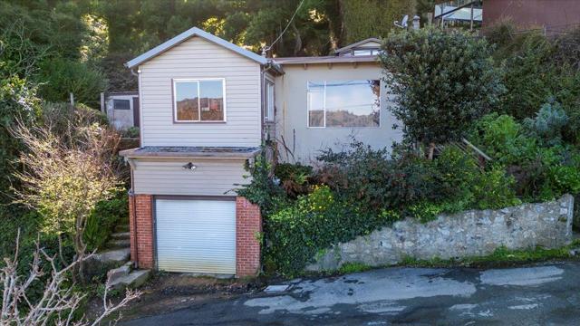 268 Olympian Way, Pacifica CA: https://media.crmls.org/mediaz/e63d037a-4b76-4a19-86d0-2ee82b693a7d.jpg