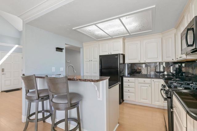 Detail Gallery Image 17 of 40 For 383 N Melrose Dr #F,  Vista,  CA 92083 - 2 Beds | 2 Baths