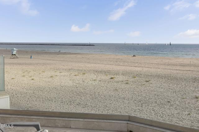 3629 Ocean Drive, Oxnard CA: https://media.crmls.org/mediaz/e63e6850-4d07-4a2e-b463-fc9f723eb3c8.jpg