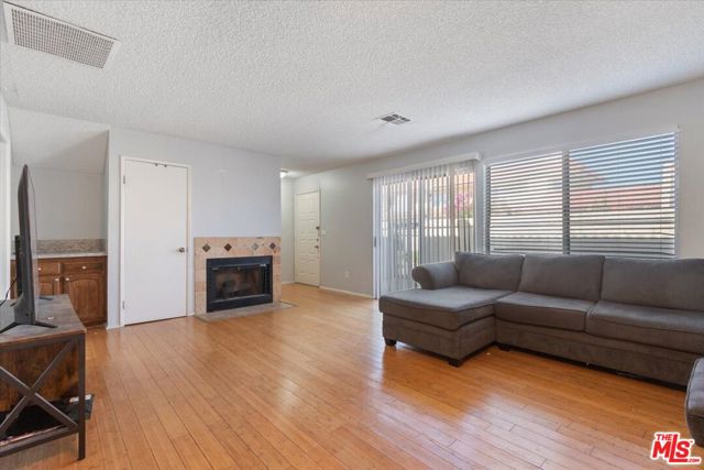 2104 El Domingo Circle, Lancaster CA: https://media.crmls.org/mediaz/e63e6975-7a50-476f-b9b7-6fac6e4b2e3f.jpg