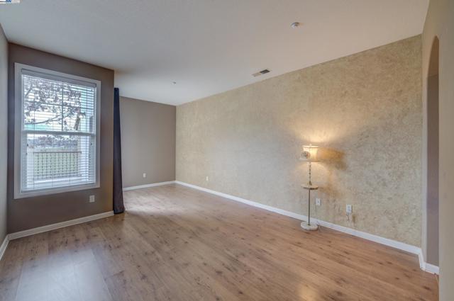 4379 Brannigan St, Dublin CA: https://media.crmls.org/mediaz/e63e7871-52d9-4471-80b0-871f38e88e15.jpg