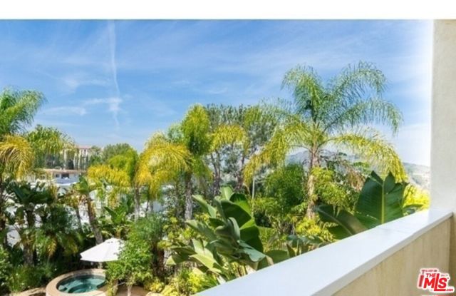 2470 Venus Drive, Los Angeles CA: https://media.crmls.org/mediaz/e63f02d2-e38a-4b61-963d-b8cf467cc0b9.jpg