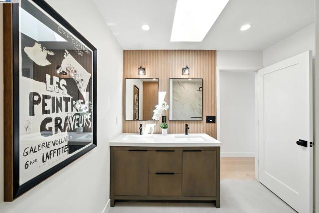4253 Mirador Dr, Pleasanton CA: https://media.crmls.org/mediaz/e63f6dae-b36a-4f23-b47b-5c0dd9de6c78.jpg