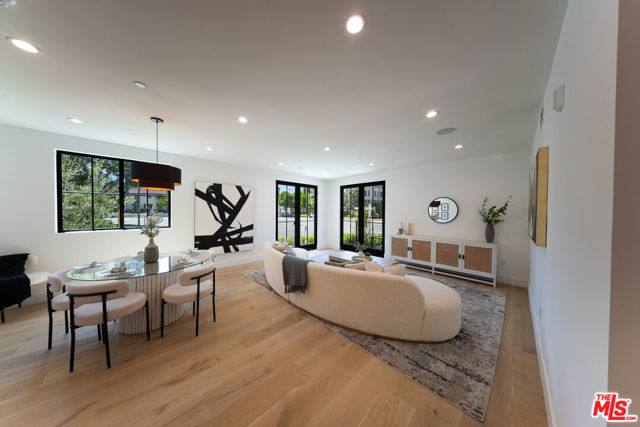 10352 Riverside Drive, Toluca Lake CA: https://media.crmls.org/mediaz/e640861e-8562-462a-bcde-99f7a61fec70.jpg