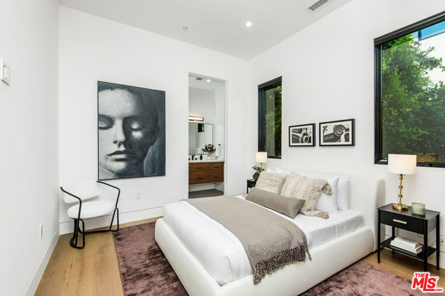 4544 Woodley Avenue, Encino CA: https://media.crmls.org/mediaz/e6410c1b-342e-4e47-9590-164069347a70.jpg