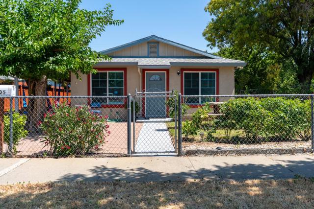 1005 W 8th Street, Merced CA: https://media.crmls.org/mediaz/e6411ab1-207a-4d89-a94b-40850a10ecac.jpg