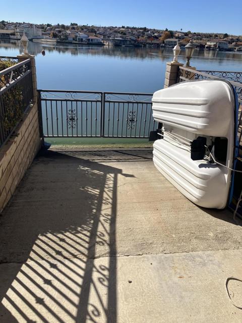 18125 Harbor Drive Drive, Victorville CA: https://media.crmls.org/mediaz/e641795f-99d0-4a6d-9832-b6f9b28cadca.jpg