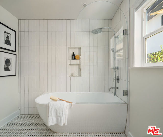 729 N Stanley Avenue, Los Angeles CA: https://media.crmls.org/mediaz/e641f48f-ba19-444a-b040-de3419f0d499.jpg