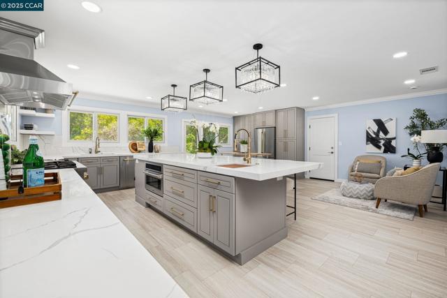 40 Loma Vista, Walnut Creek CA: https://media.crmls.org/mediaz/e6430f19-e511-4d1f-95f7-e59f85a230eb.jpg