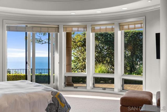 2516 Ruette Nicole, La Jolla CA: https://media.crmls.org/mediaz/e643bc42-7e34-44ef-b3f6-50ff9ae2a041.jpg