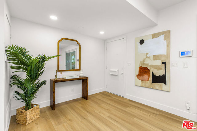 4804 La Villa Marina, Marina del Rey CA: https://media.crmls.org/mediaz/e643c311-6371-408f-9098-3a4385e006ae.jpg