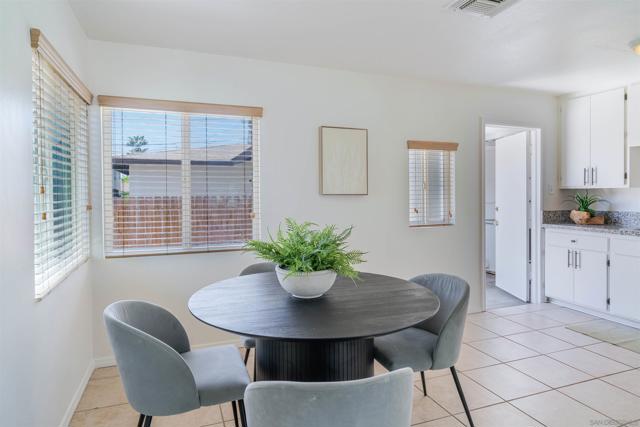 260 E St, Chula Vista CA: https://media.crmls.org/mediaz/e643f9a3-260a-484d-92b7-019e01267e14.jpg