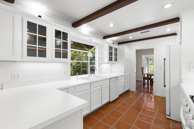 13430 Sagewood Drive, Poway CA: https://media.crmls.org/mediaz/e644aea6-3696-4d47-91ef-939bb6dd5e27.jpg