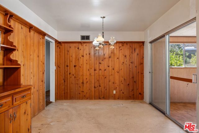 2659 Luray Circle, Simi Valley CA: https://media.crmls.org/mediaz/e6462546-4732-4f68-9c3a-8a084564539e.jpg