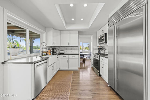 915 W Marcello Avenue, Thousand Oaks CA: https://media.crmls.org/mediaz/e6464499-6ca7-4dcb-a437-2e020fb1d568.jpg