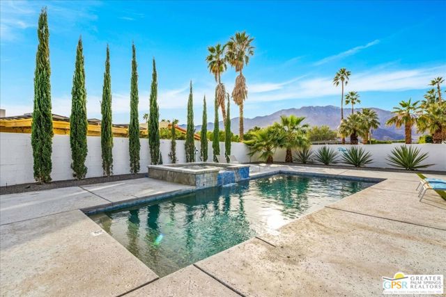 3351 E Paseo Barbara, Palm Springs CA: https://media.crmls.org/mediaz/e6466b9b-bccc-48d7-8457-73d37507283b.jpg