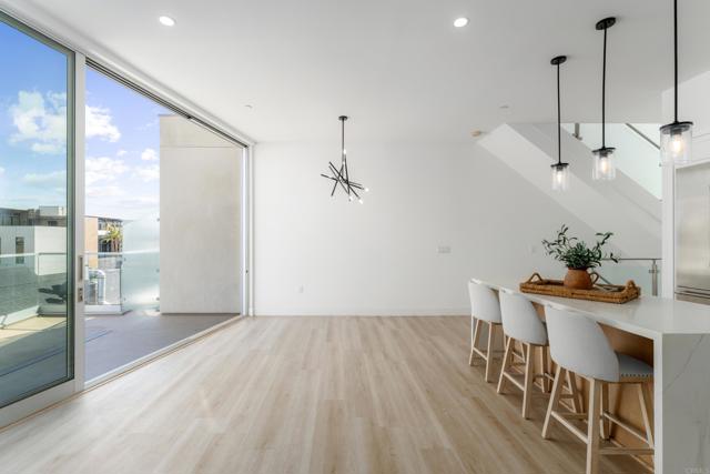 Detail Gallery Image 4 of 24 For 2648 State Street, Unit #E, Carlsbad,  CA 92008 - 3 Beds | 3/1 Baths