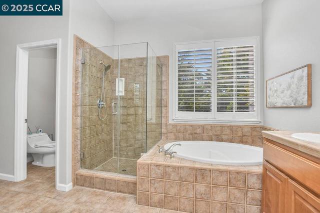 2560 Risebridge Ct, Brentwood CA: https://media.crmls.org/mediaz/e646da23-5c3a-4c2c-8003-eb51006721a6.jpg