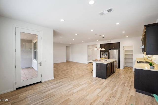 481 Alabama Street, Ventura CA: https://media.crmls.org/mediaz/e6481349-b59f-42a8-a9b3-0e4a8db44316.jpg