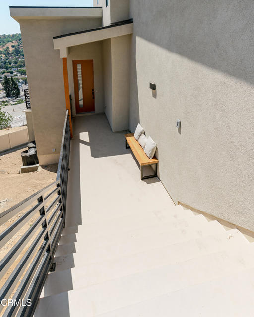 3870 W Point Drive, Los Angeles CA: https://media.crmls.org/mediaz/e6481382-7712-4a1d-a70a-9a938cbeaf5a.jpg
