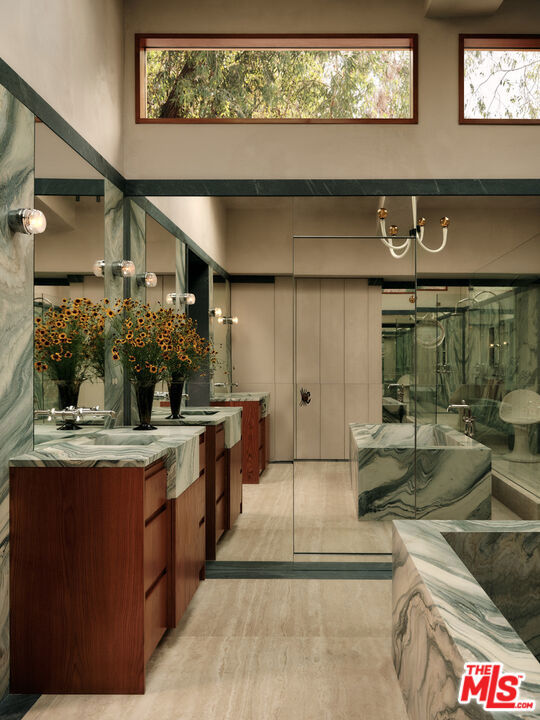 4 Bed Home for Sale in Los Angeles, California