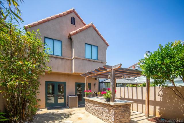 867 E Avenue, Coronado CA: https://media.crmls.org/mediaz/e6489d22-9d0f-40c5-99d8-c968497191f4.jpg