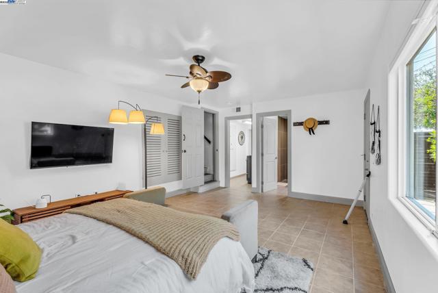 6400 Mokelumne Ave, Oakland CA: https://media.crmls.org/mediaz/e648d85d-f4e4-439a-a61e-32a52eb3a222.jpg