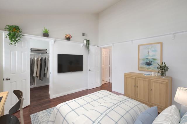 8037 Caminito Mallorca, La Jolla CA: https://media.crmls.org/mediaz/e6499fa6-9bcb-4001-8c98-068e54b4dbee.jpg