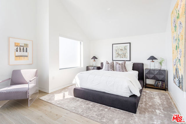 8600 Wilshire Boulevard, Beverly Hills CA: https://media.crmls.org/mediaz/e649c266-1b60-4936-a009-a5d0cf002a13.jpg