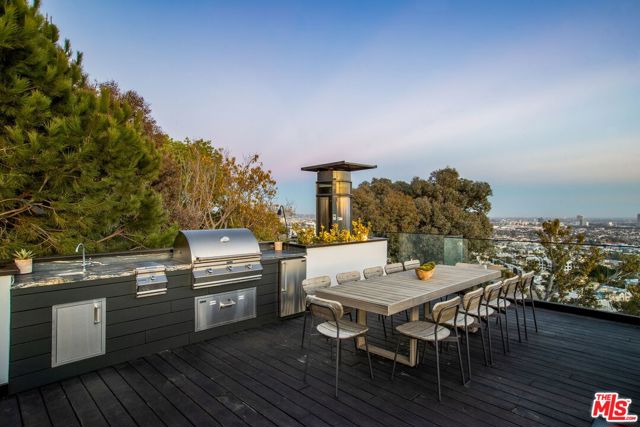 8932 St Ives Drive, Los Angeles CA: https://media.crmls.org/mediaz/e64a18c0-c371-4306-9956-cc33d27810b9.jpg
