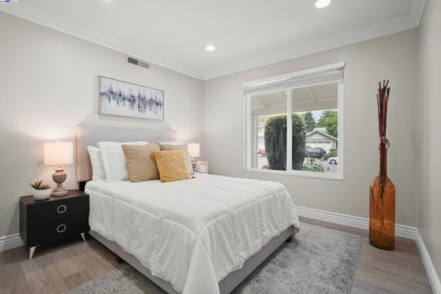 501 Amherst Ct, San Ramon CA: https://media.crmls.org/mediaz/e64a1cd8-af71-421a-8e0b-34ec0387066f.jpg