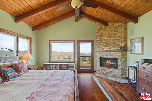 2303 Tuna Canyon Road, Topanga CA: https://media.crmls.org/mediaz/e64b224e-90ed-452a-8bbe-271fa7fe026f.jpg