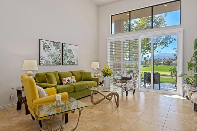 54121 Oakhill, La Quinta CA: https://media.crmls.org/mediaz/e64b306f-e644-47e3-adc6-34c57e3ab085.jpg