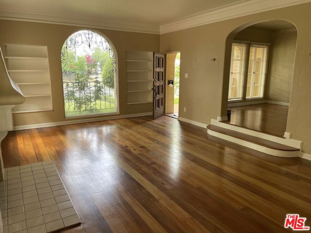 6370 W 6th Street, Los Angeles CA: https://media.crmls.org/mediaz/e64b49d6-0e5d-48ac-8a16-da09234f7d01.jpg