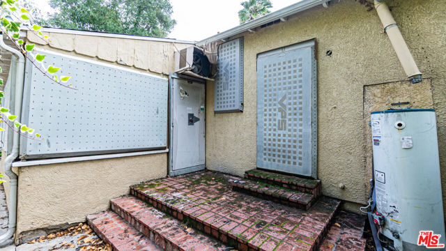 13905 Milbank Street, Sherman Oaks CA: https://media.crmls.org/mediaz/e64b50cd-2c59-4b2f-a560-6370d6bab6b7.jpg