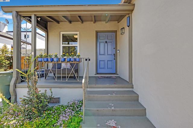 297 Lorraine Blvd, San Leandro CA: https://media.crmls.org/mediaz/e64bb634-1165-48f0-a592-ddd8f9bbb675.jpg