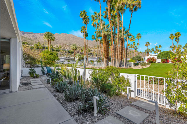 246 E Avenida Granada, Palm Springs, CA 92264