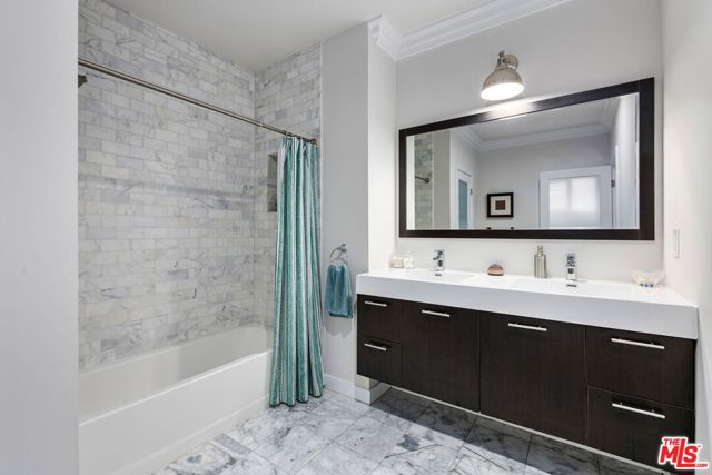 1757 Hollyvista Avenue, Los Angeles CA: https://media.crmls.org/mediaz/e64c6682-3b5d-4856-bf31-832c8a43fe8b.jpg