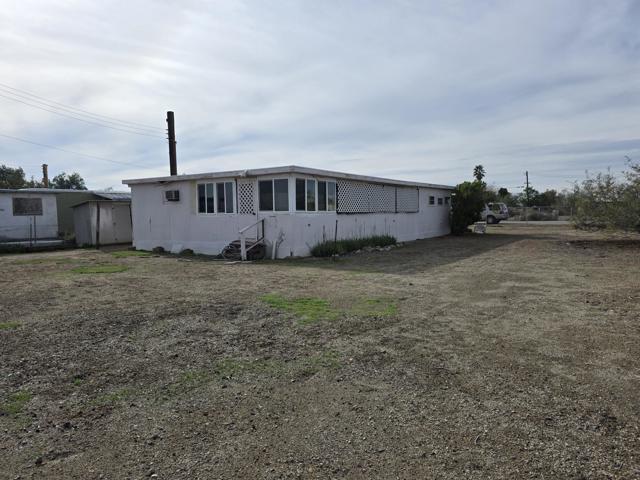 9588 Avenue H, Bombay Beach CA: https://media.crmls.org/mediaz/e64c965c-c4b4-410f-ae08-cf88120904d8.jpg