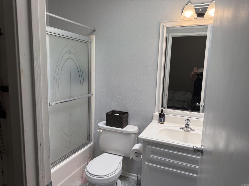 https://media.crmls.org/mediaz/e64cebc5-21a0-4bf0-94ef-d5ba8ebef934.jpg?preset=X-Large