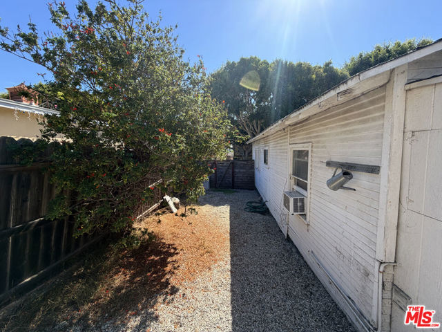 819 Pier Avenue photo 14