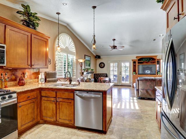 64771 Augusta Ave Avenue, Desert Hot Springs CA: https://media.crmls.org/mediaz/e64d32cb-d9c6-48d2-90bb-40ddfa8ce050.jpg
