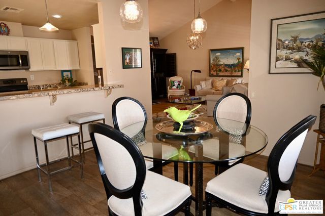 2117 Sunshine Way, Palm Springs CA: https://media.crmls.org/mediaz/e64d36e7-32f7-4870-b01e-a60a16a808bc.jpg