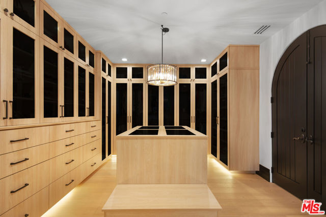 25201 Prado Del Misterio, Calabasas CA: https://media.crmls.org/mediaz/e64d92c4-64d9-40b5-8c98-ae3623f709b0.jpg