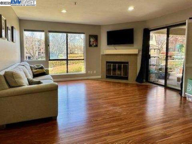 39224 Guardino Dr, Fremont CA: https://media.crmls.org/mediaz/e64d9a8f-a45f-4012-afce-0ccb59219d49.jpg