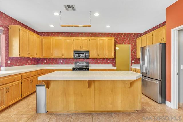 10496 Chaparral Dr, Santee CA: https://media.crmls.org/mediaz/e64deaf6-d187-4bd7-9a91-0b0e9e961e57.jpg