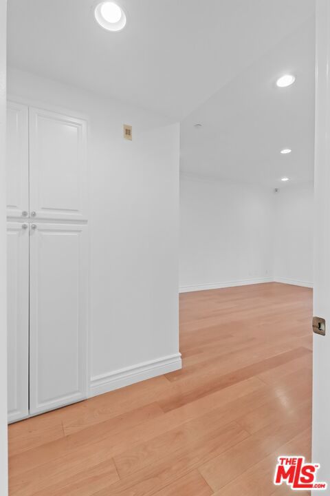 121 N Almont Drive, Beverly Hills CA: https://media.crmls.org/mediaz/e64deb16-c59a-4caf-b2d4-54762b0dcbef.jpg