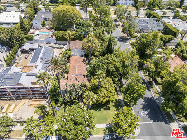 602 N Crescent Drive, Beverly Hills CA: https://media.crmls.org/mediaz/e64e01e4-d899-45be-ac98-2e12defa2904.jpg