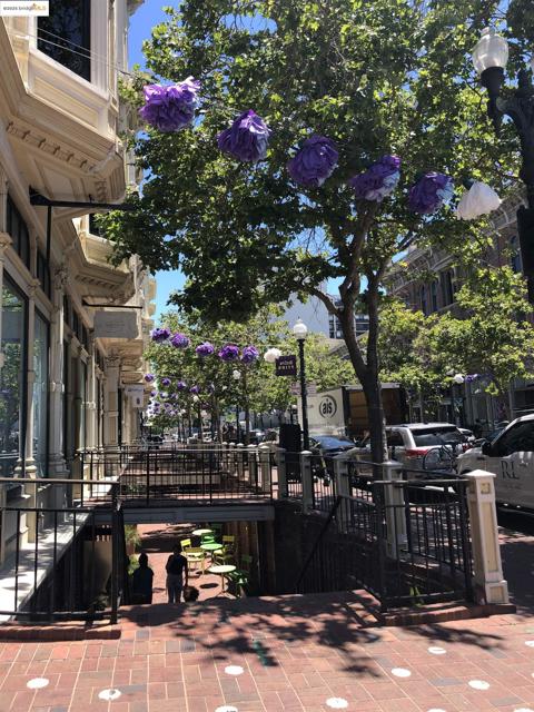 989 Franklin St, Oakland CA: https://media.crmls.org/mediaz/e64e9721-08b5-4648-8771-6752ab28dc8c.jpg