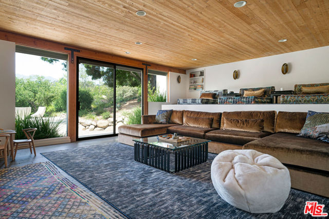 901 Crater Camp Drive, Calabasas CA: https://media.crmls.org/mediaz/e64f0f10-b0ac-4516-9372-97ed2bf4c9b5.jpg